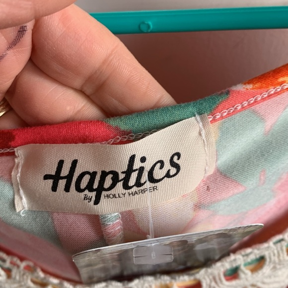 NWT cute top - Picture 2 of 3